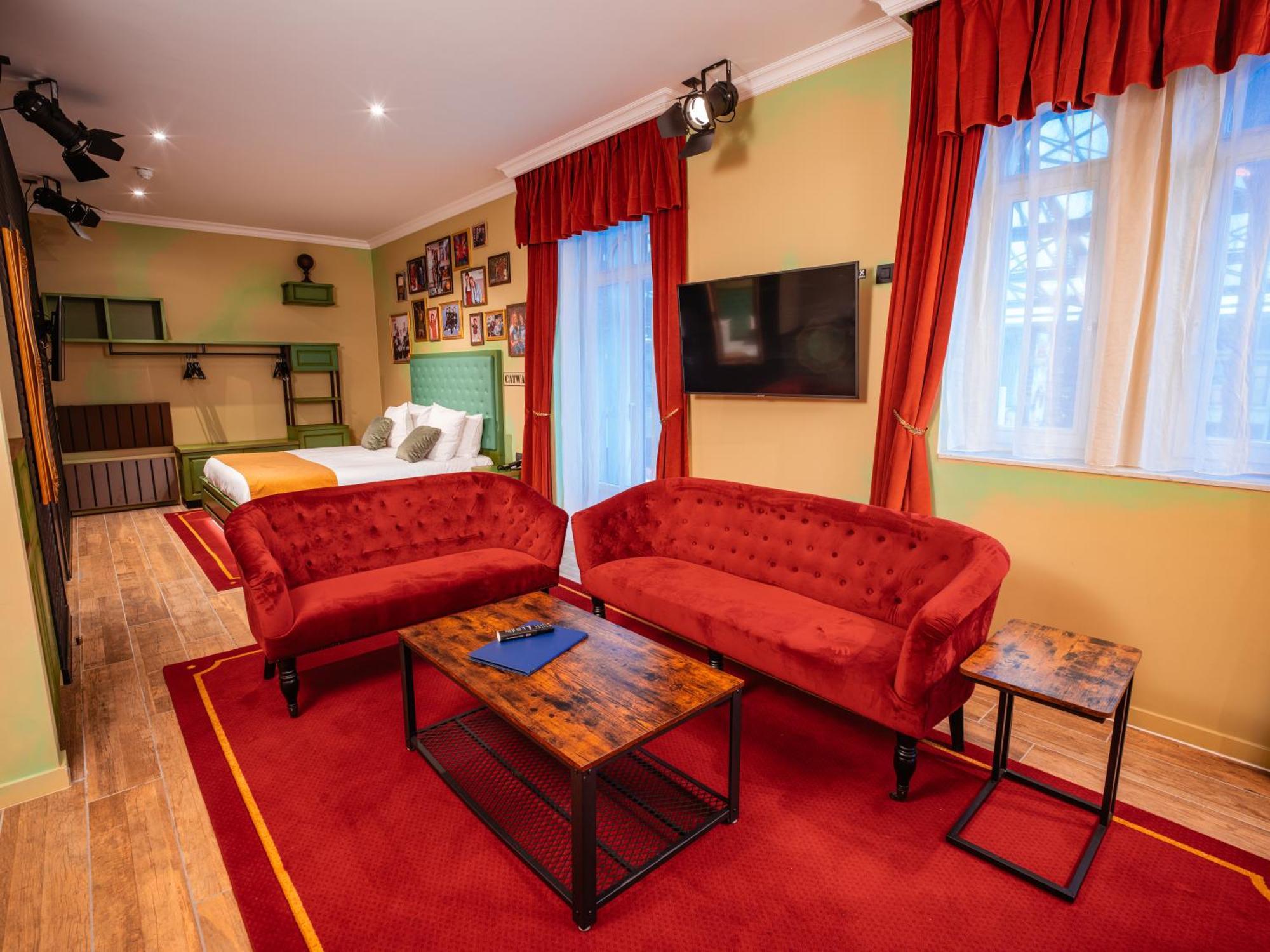 דה פאן Theater Hotel מראה חיצוני תמונה